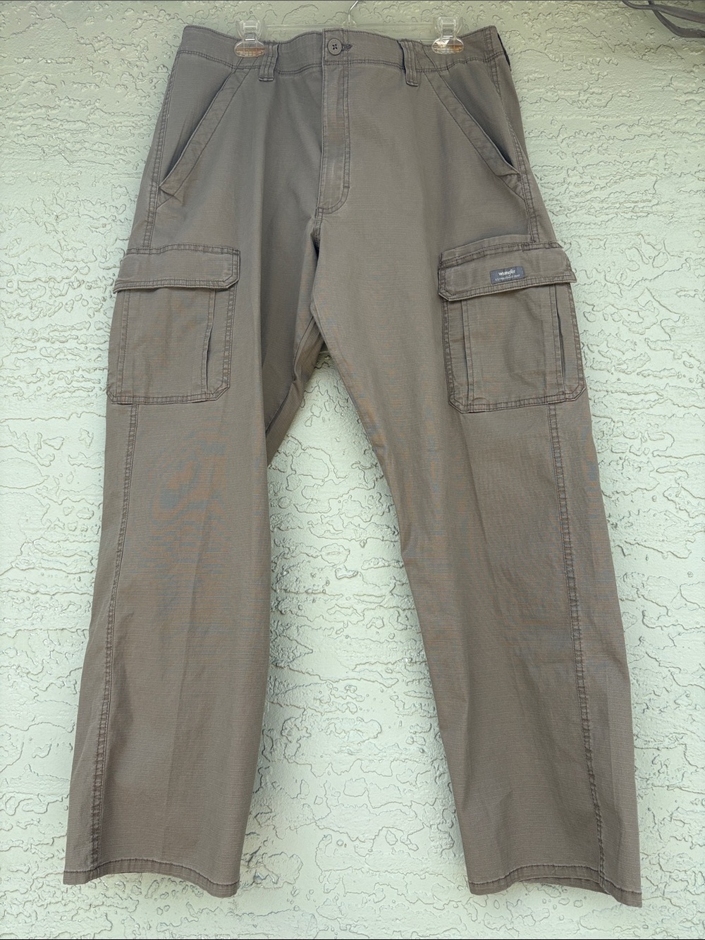Wrangler  Relaxed Fit Men's Brown Olive Cargo Pants 36/30